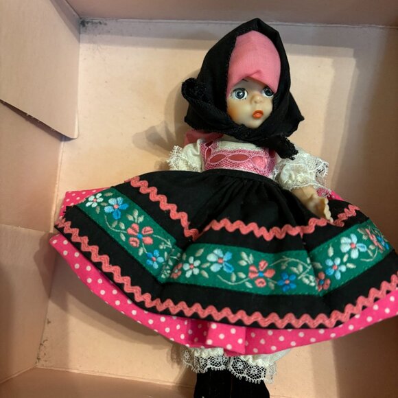 Madame Alexander Dolls (6) - Picture 3 of 9